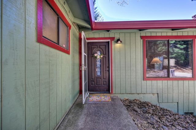 1961 Caprine Hill Trl, Pollock Pines, CA 95726
