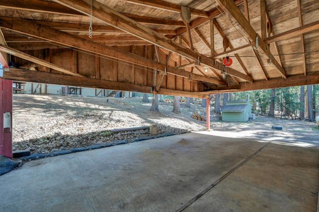 1961 Caprine Hill Trl, Pollock Pines, CA 95726