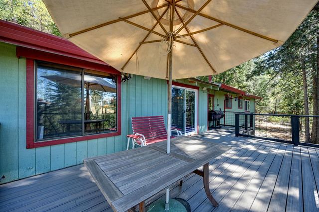 1961 Caprine Hill Trl, Pollock Pines, CA 95726
