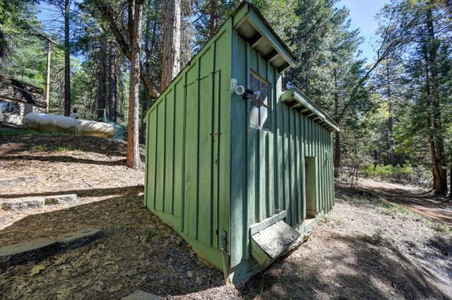 1961 Caprine Hill Trl, Pollock Pines, CA 95726