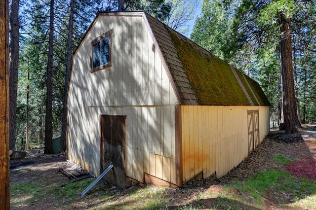 1961 Caprine Hill Trl, Pollock Pines, CA 95726