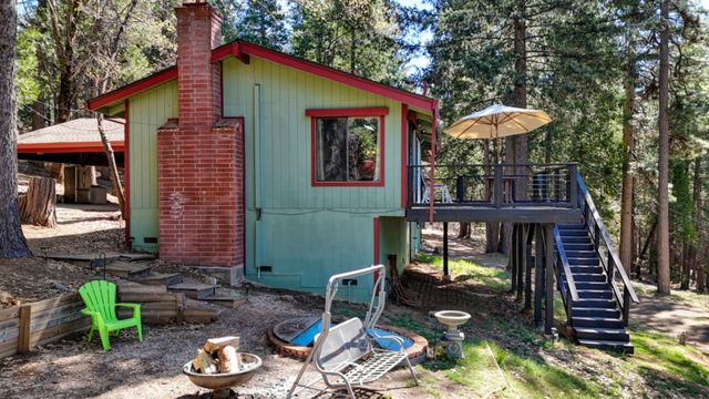 1961 Caprine Hill Trl, Pollock Pines, CA 95726