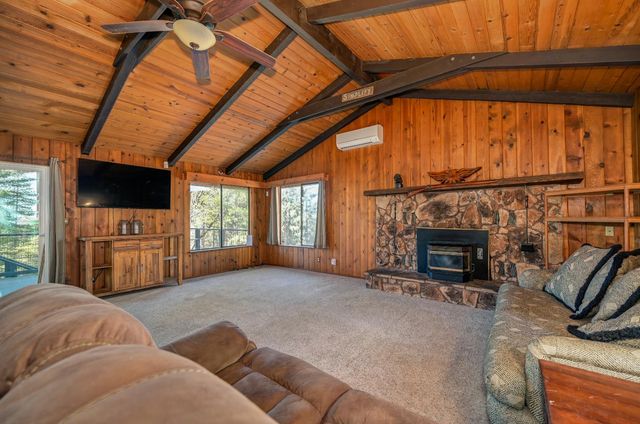 1961 Caprine Hill Trl, Pollock Pines, CA 95726