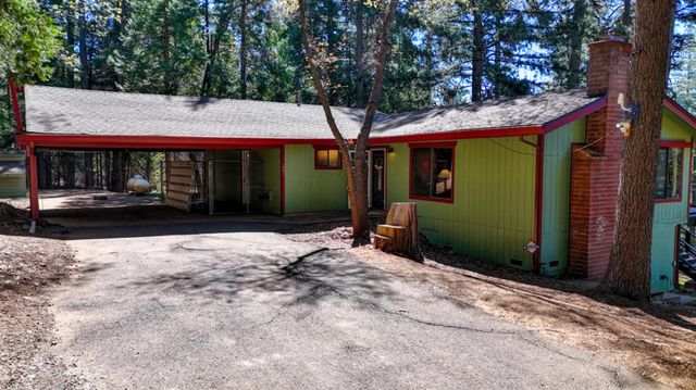 1961 Caprine Hill Trl, Pollock Pines, CA 95726