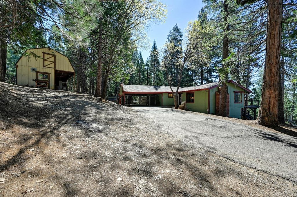 1961 Caprine Hill Trl, Pollock Pines, CA 95726