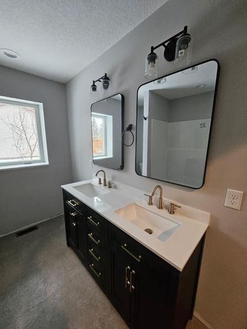 602 Prairie Drive N, Hudson, WI 54016