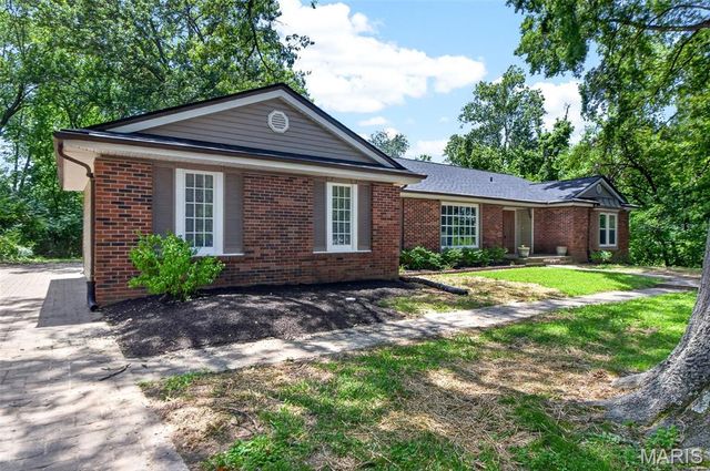 6632 Blossom View Drive, Florissant, MO 63033