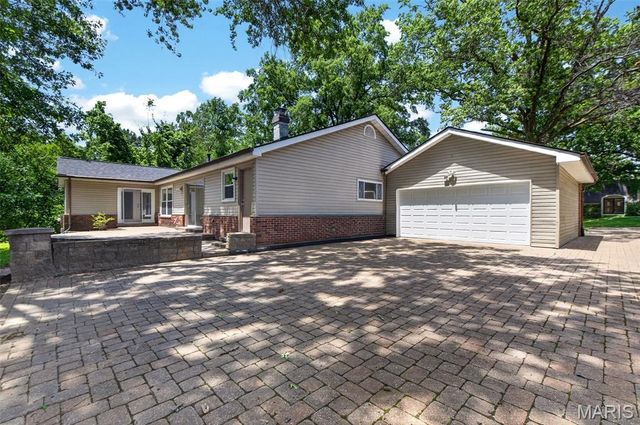 6632 Blossom View Drive, Florissant, MO 63033