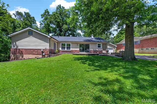 6632 Blossom View Drive, Florissant, MO 63033
