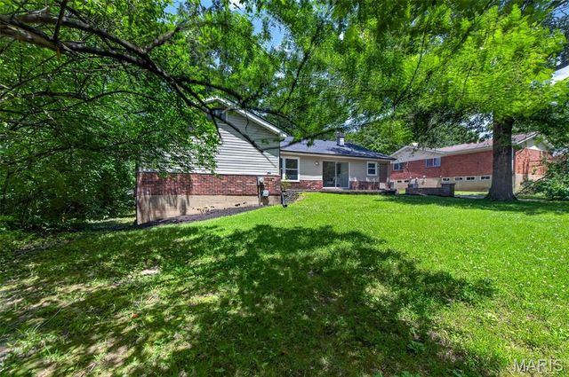 6632 Blossom View Drive, Florissant, MO 63033