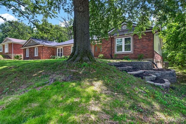6632 Blossom View Drive, Florissant, MO 63033