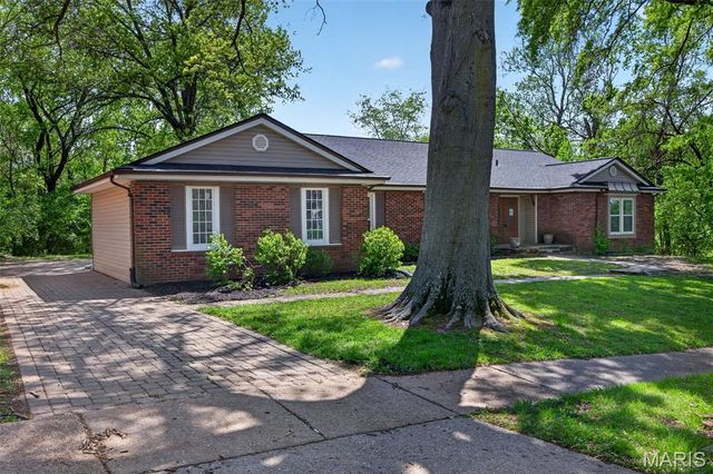 6632 Blossom View Drive, Florissant, MO 63033