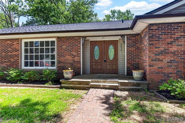6632 Blossom View Drive, Florissant, MO 63033