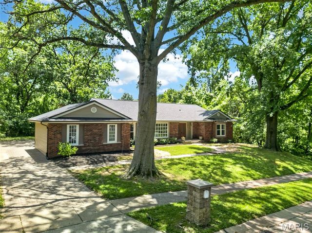 6632 Blossom View Drive, Florissant, MO 63033