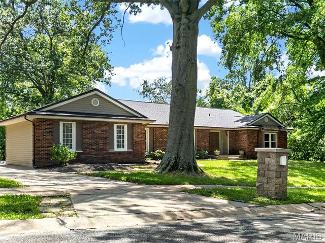 6632 Blossom View Drive, Florissant, MO 63033