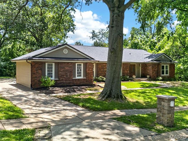 6632 Blossom View Drive, Florissant, MO 63033