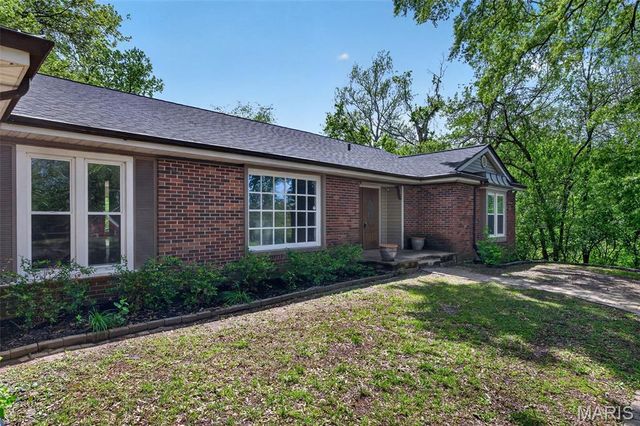 6632 Blossom View Drive, Florissant, MO 63033