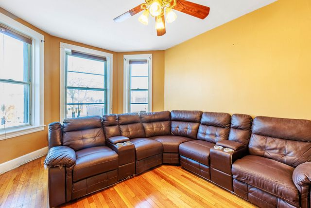 5215 W Van Buren Street, Chicago, IL 60644