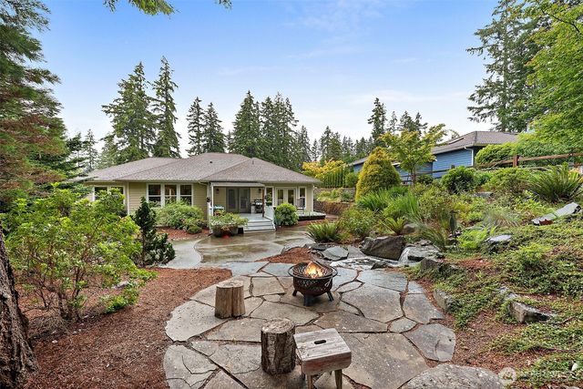 321 E Fairway Dr, Allyn, WA 98524