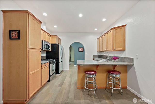 321 E Fairway Dr, Allyn, WA 98524