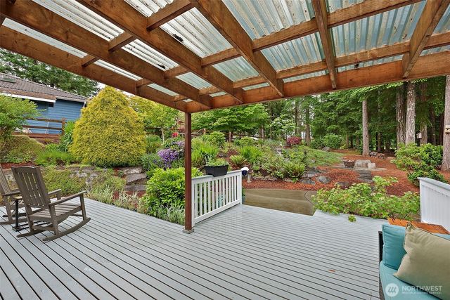 321 E Fairway Dr, Allyn, WA 98524