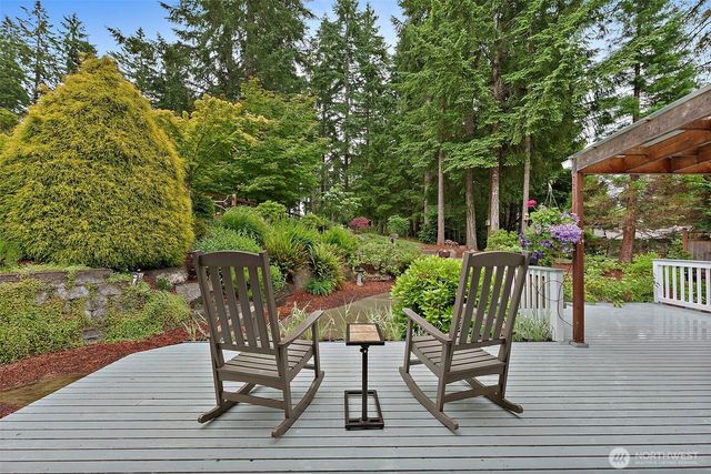 321 E Fairway Dr, Allyn, WA 98524