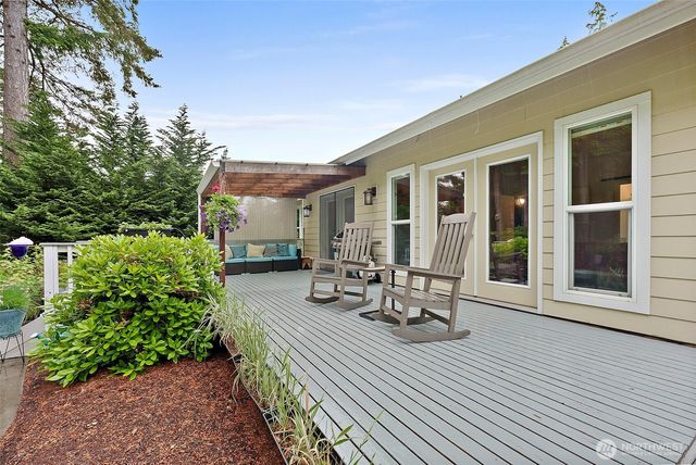 321 E Fairway Dr, Allyn, WA 98524