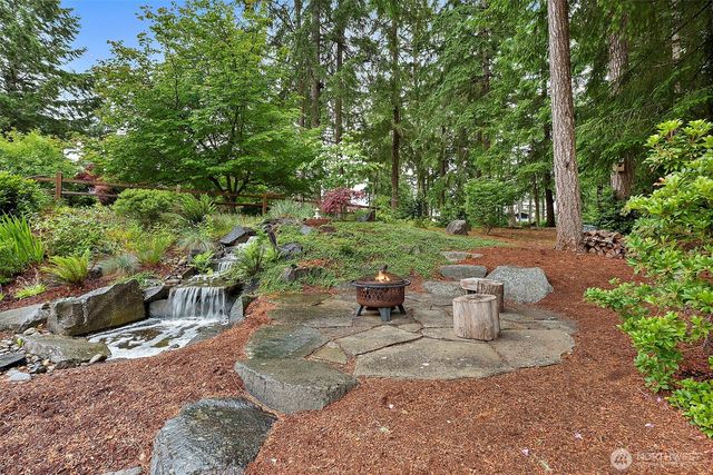 321 E Fairway Dr, Allyn, WA 98524