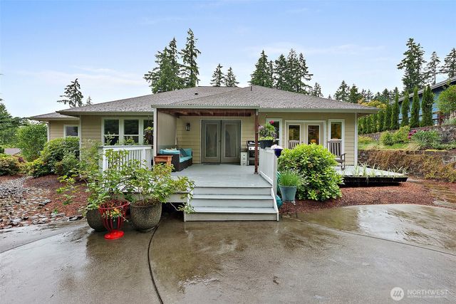 321 E Fairway Dr, Allyn, WA 98524