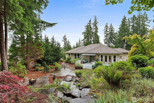 321 E Fairway Dr, Allyn, WA 98524