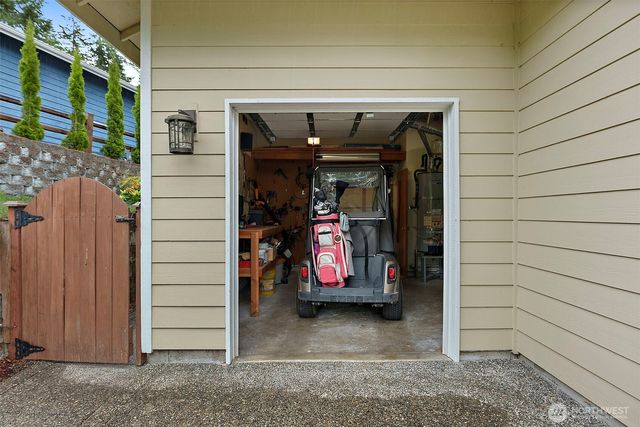 321 E Fairway Dr, Allyn, WA 98524