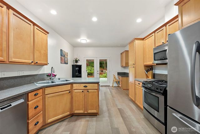 321 E Fairway Dr, Allyn, WA 98524