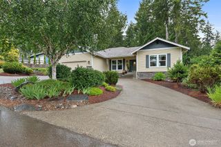 321 E Fairway Dr, Allyn, WA 98524