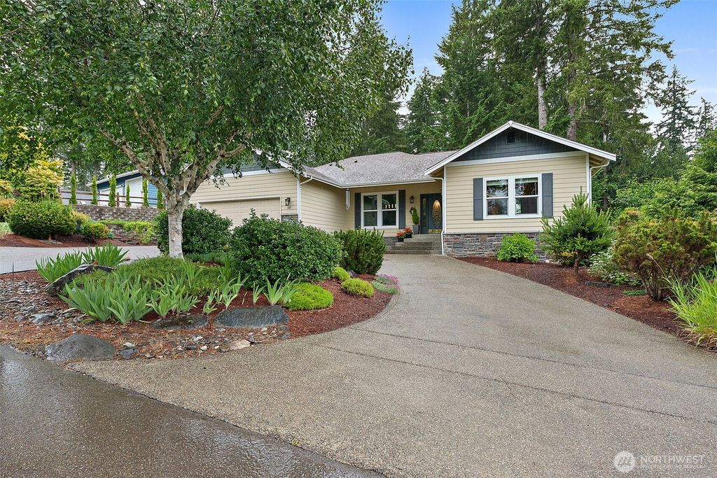 321 E Fairway Dr, Allyn, WA 98524