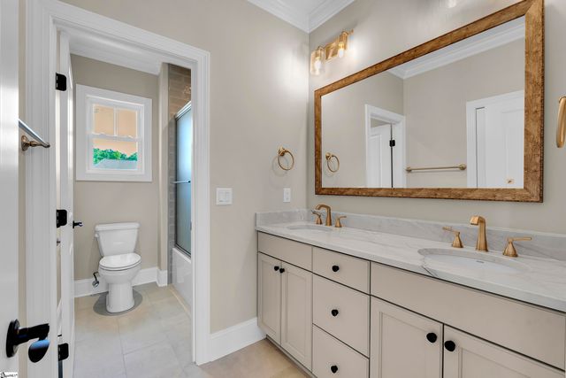 201 Chestnut Pond Lane, Simpsonville, SC 29681