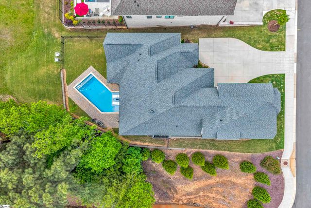 201 Chestnut Pond Lane, Simpsonville, SC 29681