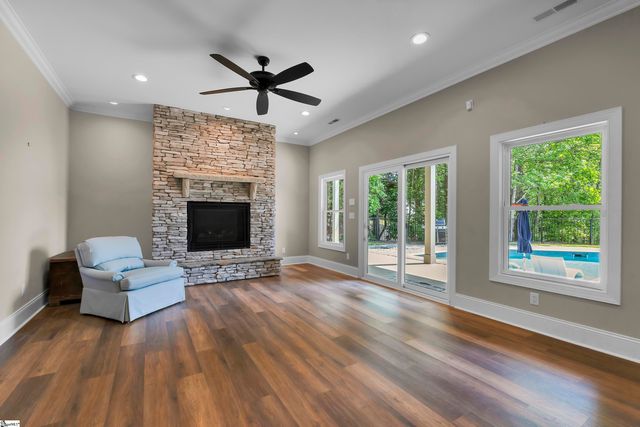 201 Chestnut Pond Lane, Simpsonville, SC 29681