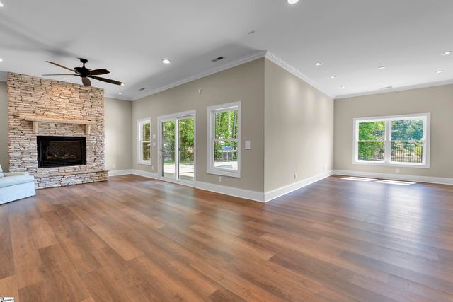 201 Chestnut Pond Lane, Simpsonville, SC 29681