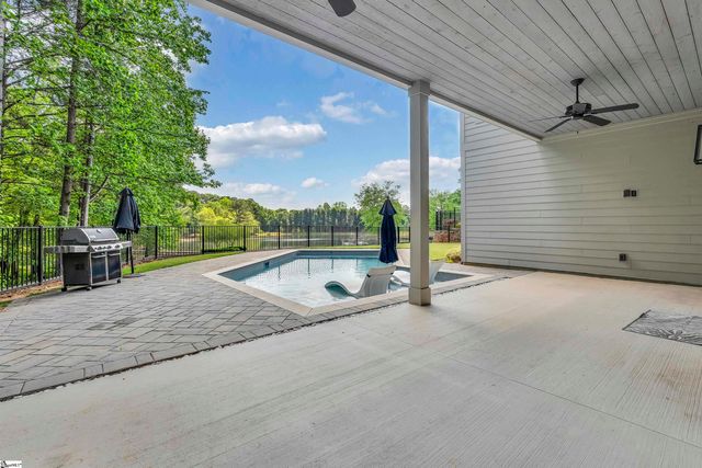 201 Chestnut Pond Lane, Simpsonville, SC 29681