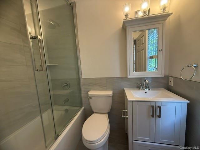 71 Orchard Street, Manhasset, NY 11030