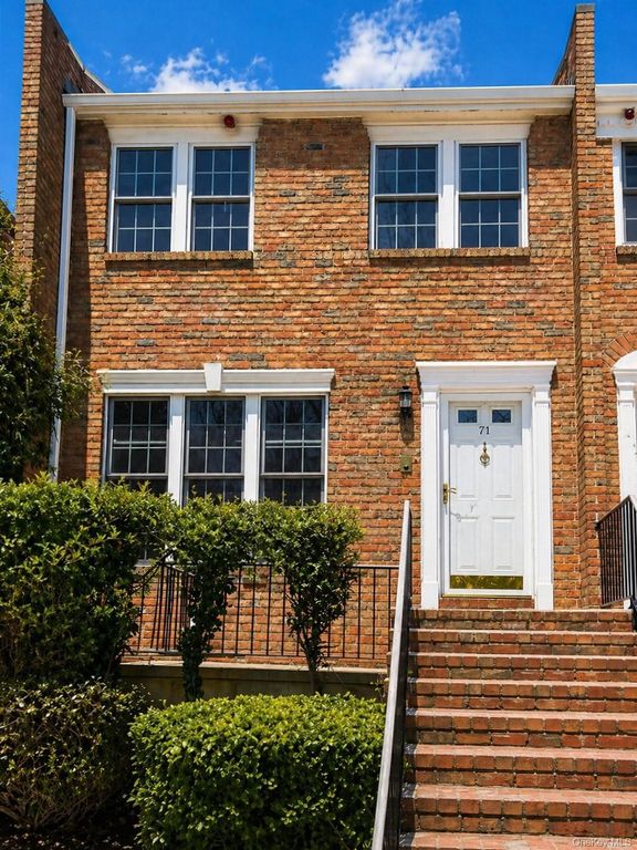 71 Orchard Street, Manhasset, NY 11030