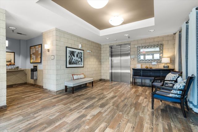 200 River Landing Drive 105f, Charleston, SC 29492