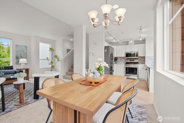1716 24th Avenue NE, Issaquah, WA 98029