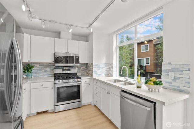 1716 24th Avenue NE, Issaquah, WA 98029