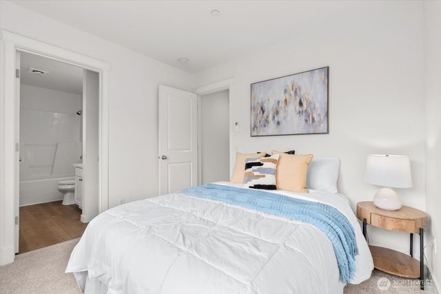 1716 24th Avenue NE, Issaquah, WA 98029