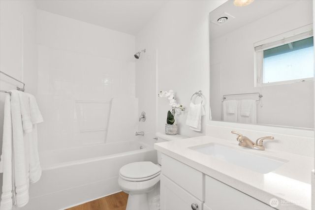 1716 24th Avenue NE, Issaquah, WA 98029