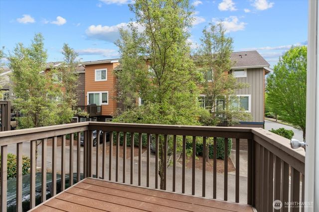 1716 24th Avenue NE, Issaquah, WA 98029