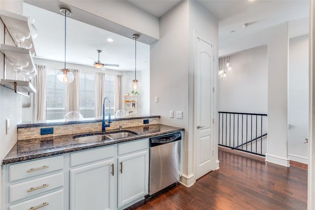 2100 N Fitzhugh Avenue O, Dallas, TX 75204