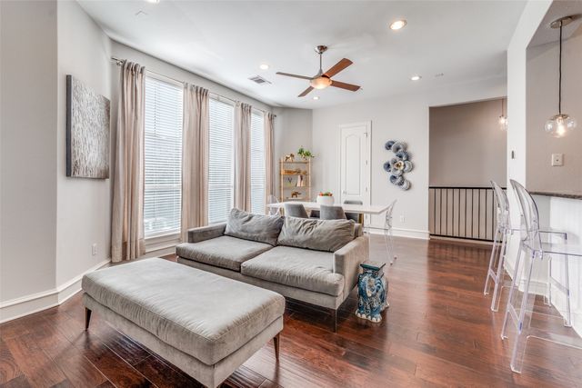 2100 N Fitzhugh Avenue O, Dallas, TX 75204