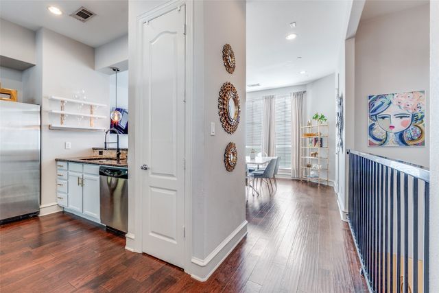 2100 N Fitzhugh Avenue O, Dallas, TX 75204